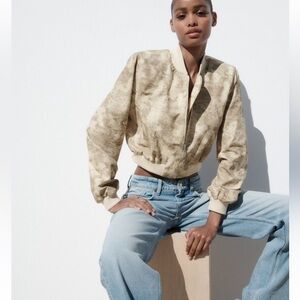 Zara women’s cream Tan cropped zipper shoulder pads pockets M Bomber Jacket